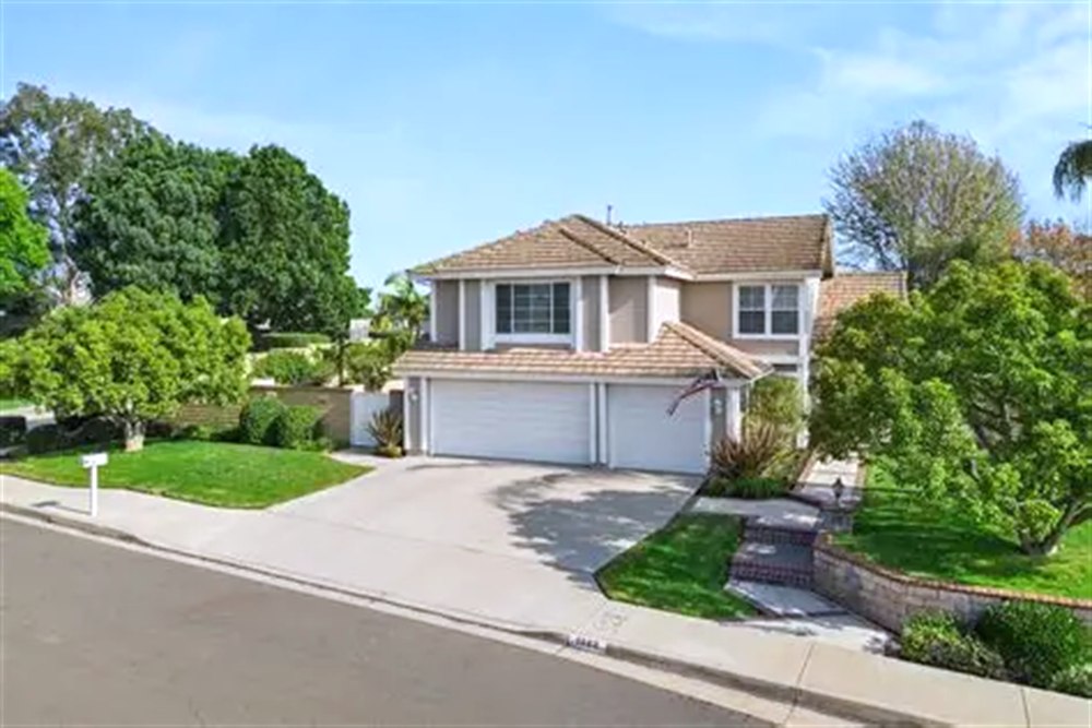 Beautiful two-story home in an Orange County neighborhood